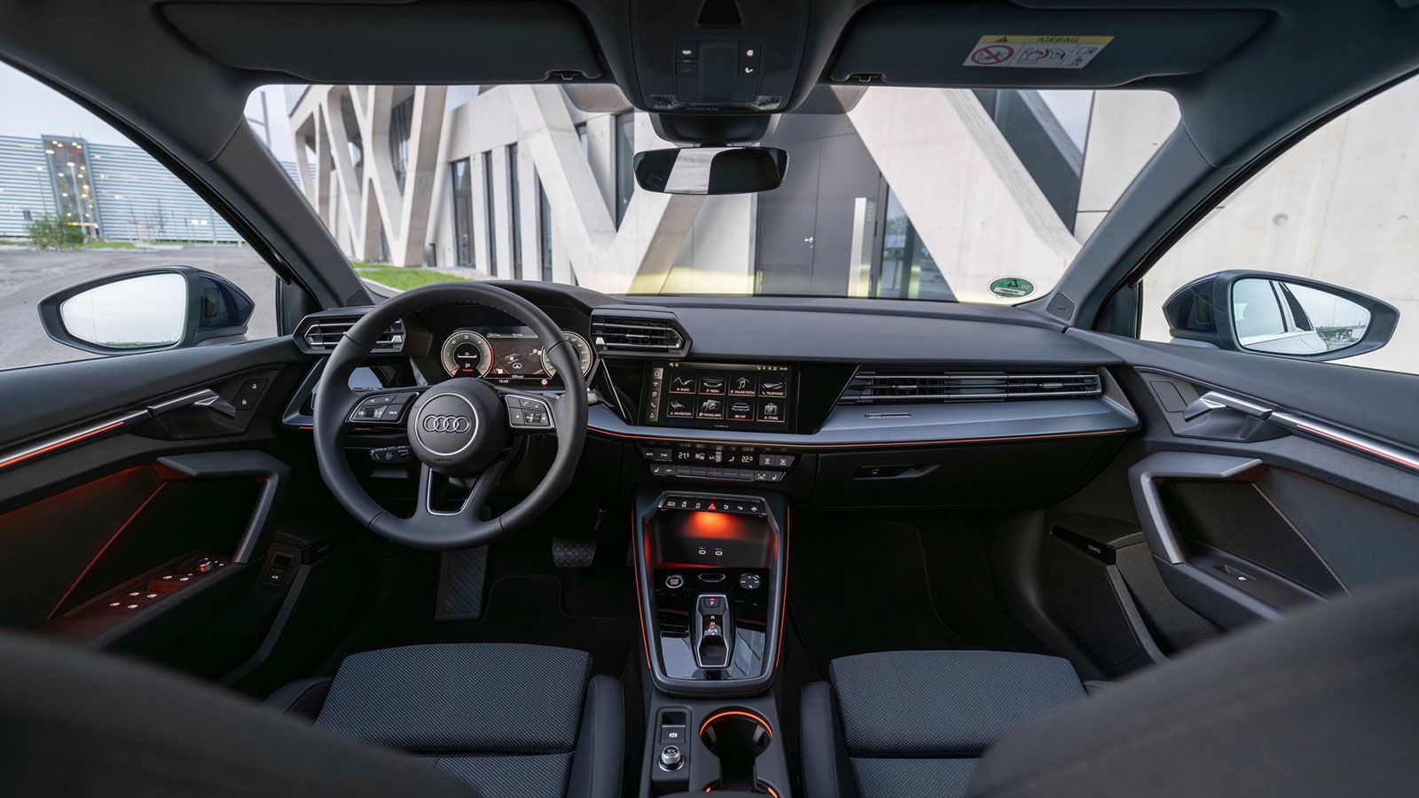 Audi A3 Sportback VS Cupra Leon. Ποιο ξεχωρίζει σε εξοπλισμό ασφάλειας και άνεσης.